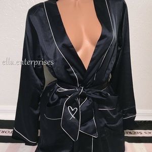 VS SILKY ROBE SIZE SMALL